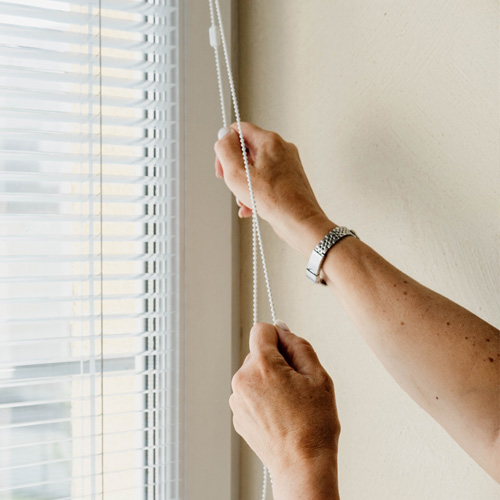 Adjusting window blind cord