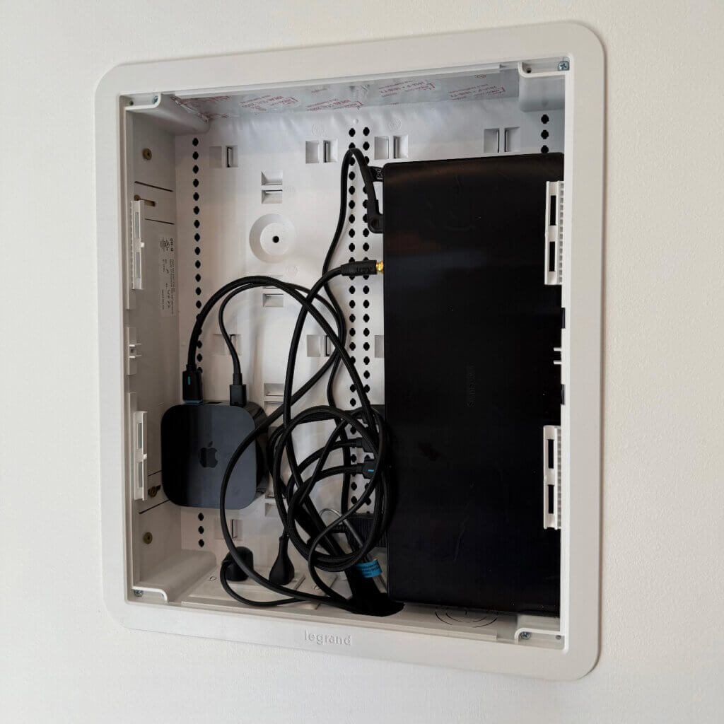 In-wall media box with Samsung Frame TV One Connect box