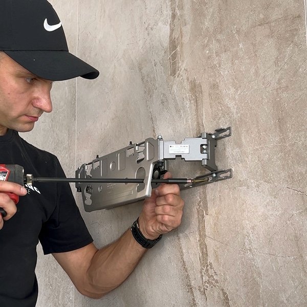 Technician installing LG G5 wall mount bracket for zero-gap alignment in Chicago